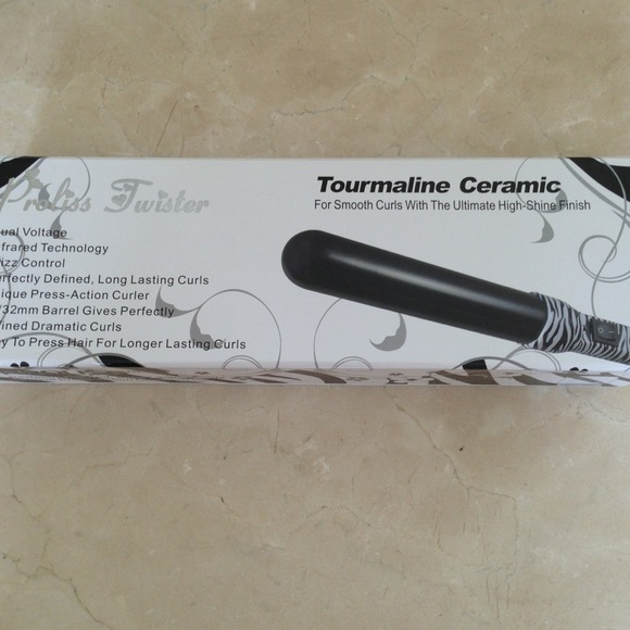 ⭐️REDUCED PRICE!! Curls tourmaline ceramic twister