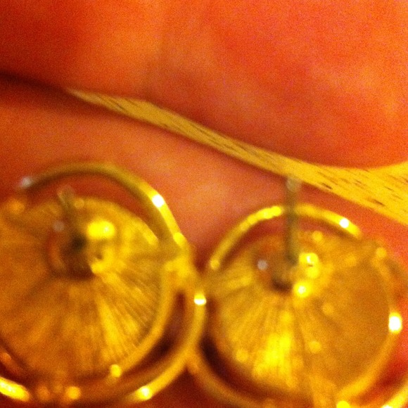 Monet pearl earring - Picture 3 of 3