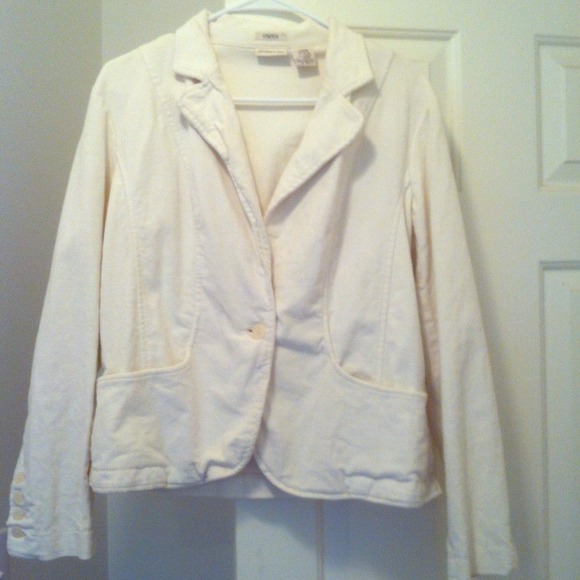 Cream jacket with button and pockets