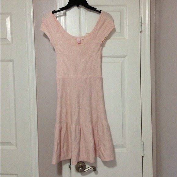 ❤️SOLD❤️VS short sleeve sweater dress - Picture 2 of 3