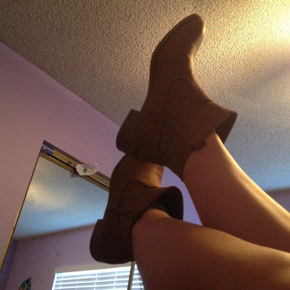 Boots - Picture 2 of 3