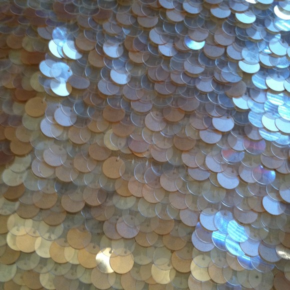 Gorgeous Open Back top - Picture 2 of 3