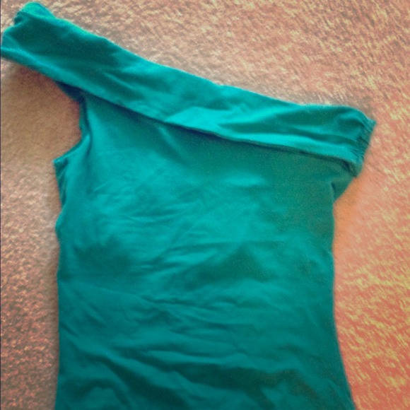 Green off the Shoulder Shirt💚💚