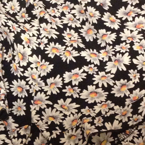 ❌TRADED❌ Brandy Melville Daisy Vodi Shorts - Picture 3 of 4
