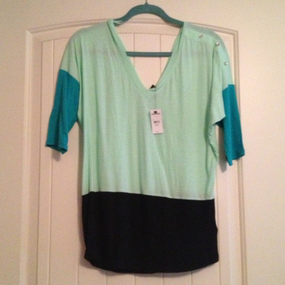🚫Sold🚫Express color block shirt
