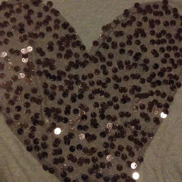 🚫bundled🚫American Eagle sequin heart Tshirt - Picture 2 of 2