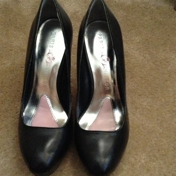 Paris Hilton  Shoes - Paris Hilton size 7 pumps