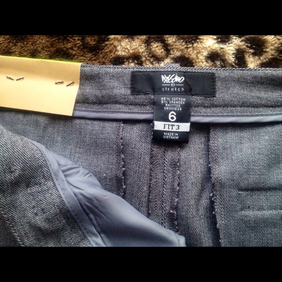 Price Cut  Grey skinny bottoms.