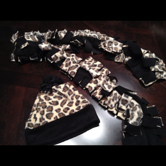 💥Reduced💥New Handmade Leopard Hat and Scarf Set