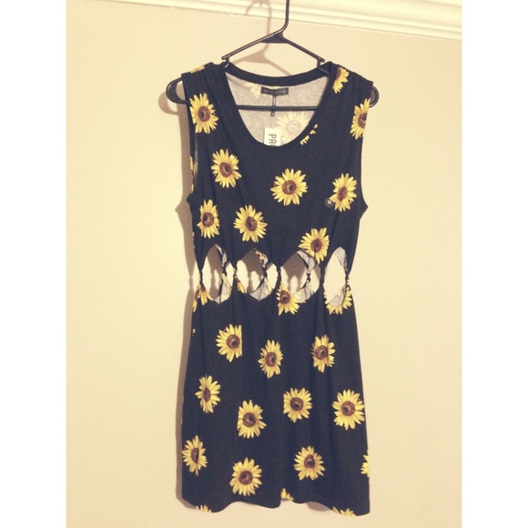 kendall and kylie sunflower dress