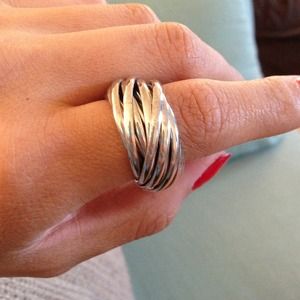 Silver bangled ring