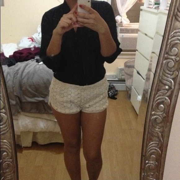 Forever 21 knit lace floral shorts - Picture 2 of 2