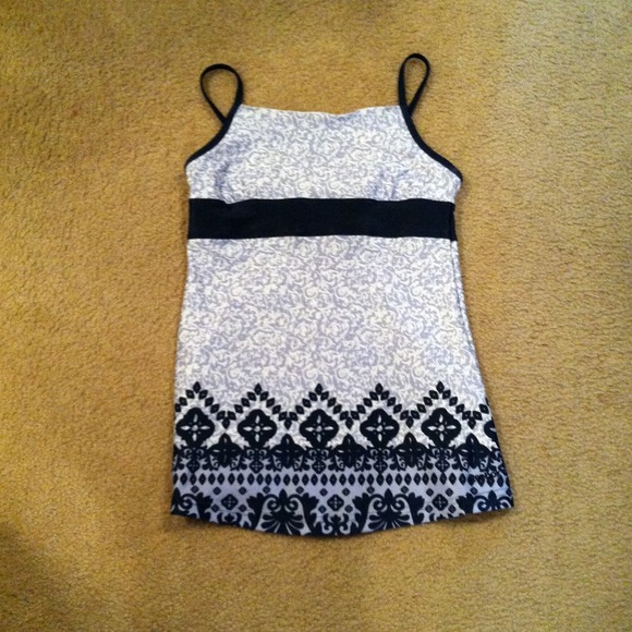 ❌Consignment❌Reebok lilac and navy yoga tunic