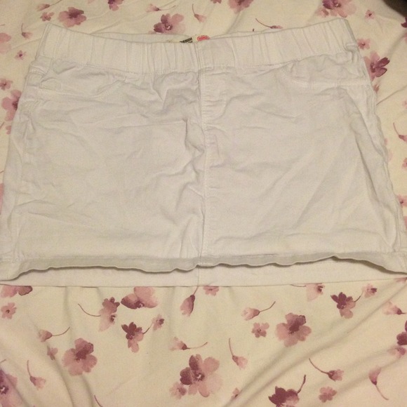 White Mini Skirt-🎀REDUCED🎀