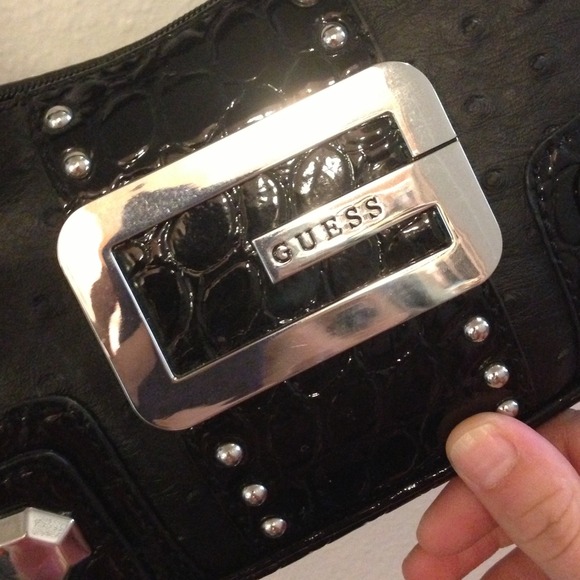 Guess purse - Picture 2 of 4