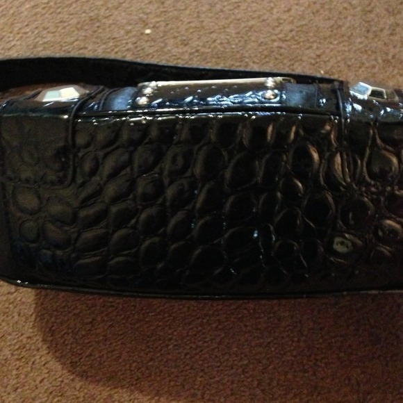 Guess purse - Picture 4 of 4