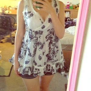 Babydoll style floral top... Size M