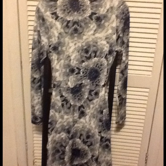 🎁Vera Wang Long sleeves dress REDUCED! - Picture 3 of 4