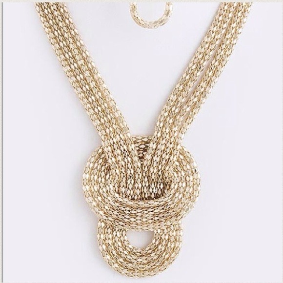 🚫SOLD🚫Wide Knot Necklace Set. Price Firm. - Picture 2 of 4