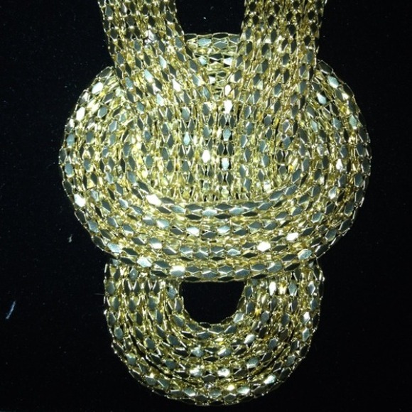 🚫SOLD🚫Wide Knot Necklace Set. Price Firm. - Picture 4 of 4