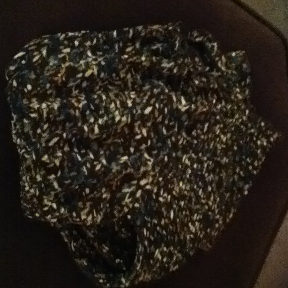 SOLD in a BUNDLE 3 Tops - Picture 4 of 4