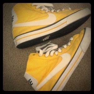 Nike sneaker/ women 8