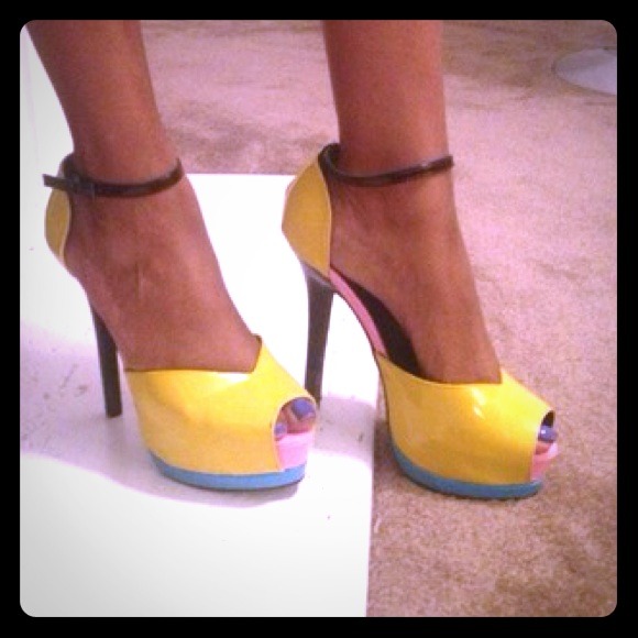 💥SOLD💥Multicolor Heels