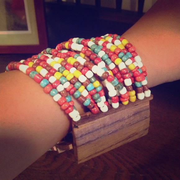 Beaded Wooden Bracelet! NWOT - Picture 1 of 3