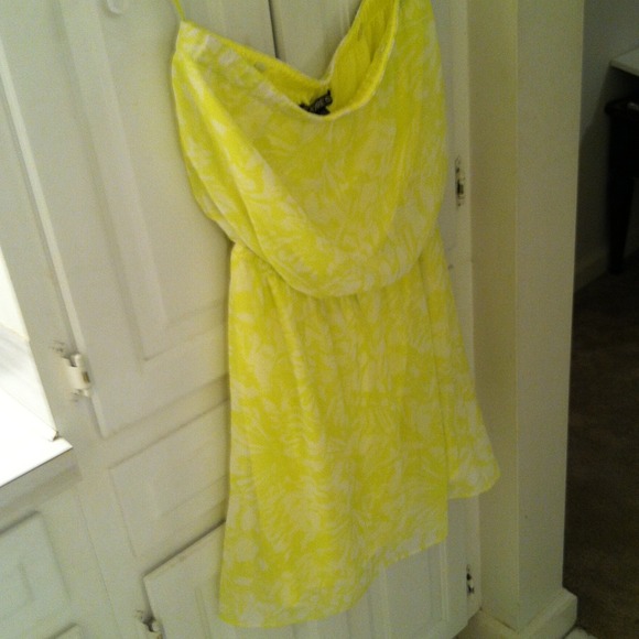 EXPRESS Printed Chiffon Strapless Dress