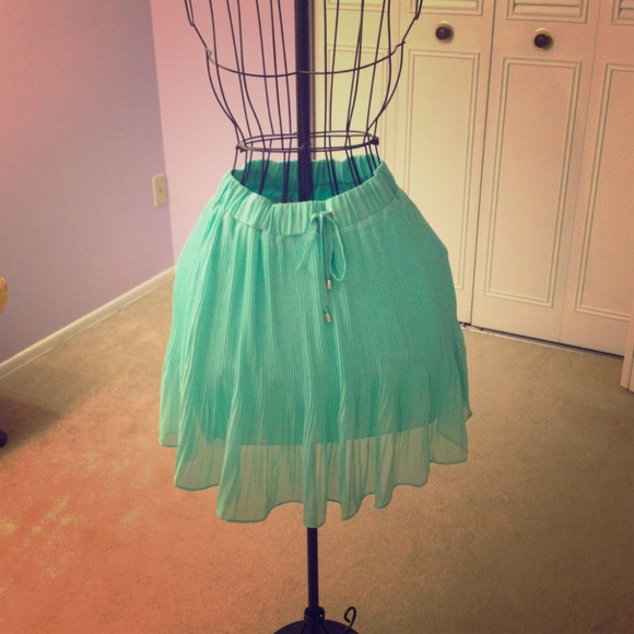 Never worn! Turquoise pleated skirt