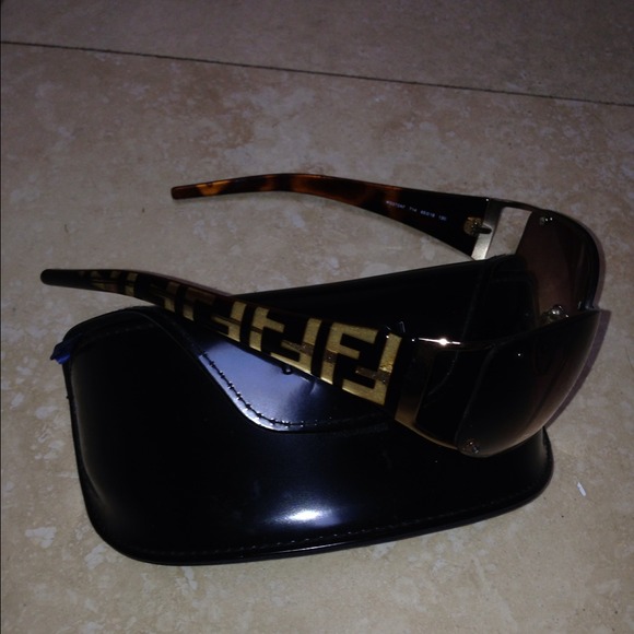 FENDI SUNGLASSES - Picture 2 of 2