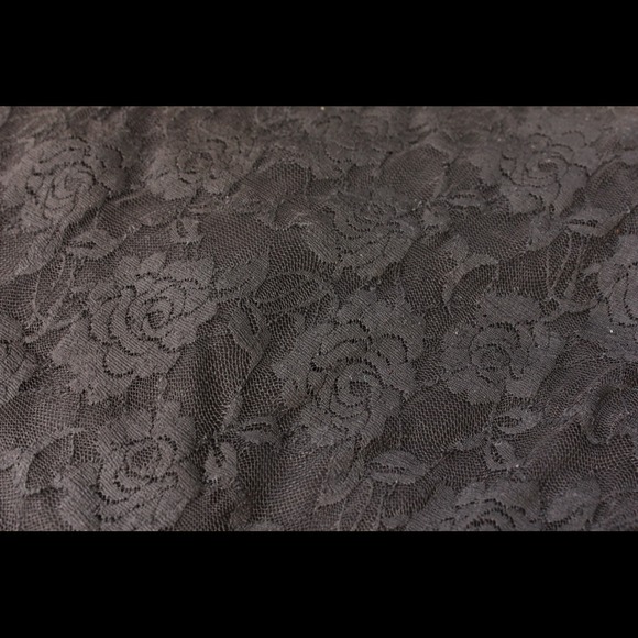 🚫SOLD🚫 Black Lace Overlay Tank - Picture 2 of 3