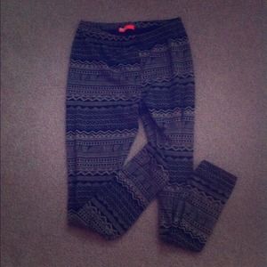 ⚡ URBAN Outfitters tribal print leggings