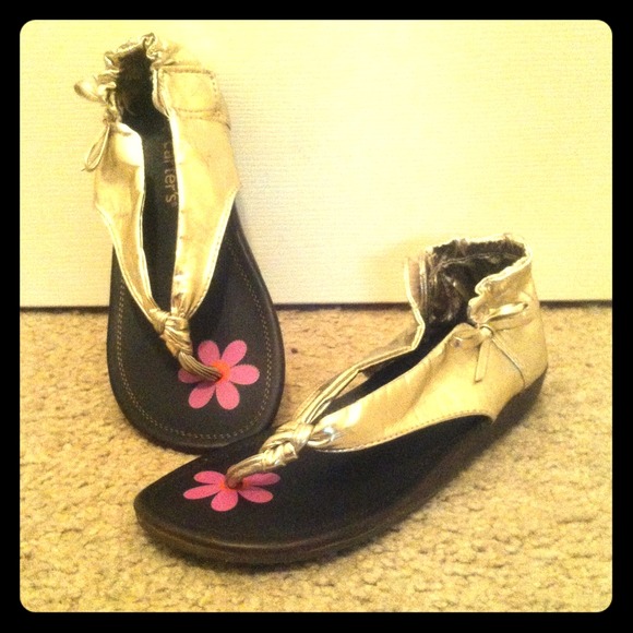 Youth girls shiny gold sandals