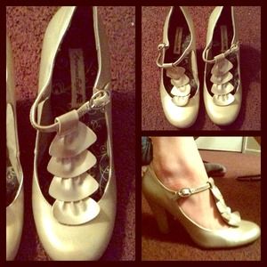 High heels kitten small grey beige ruffle pretty
