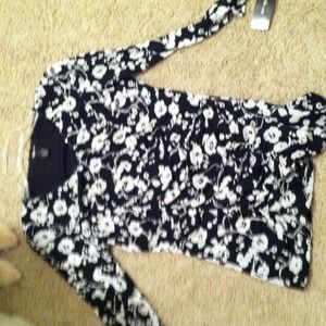 Black and white flower print shirt tag still on