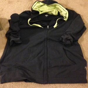 4.ON active zip up hoodie & "Brunch Destroyer" tee