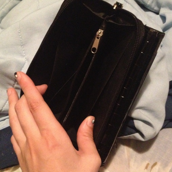 Black Wallet - Picture 2 of 4