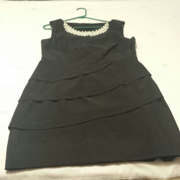 Dress - Picture 2 of 4