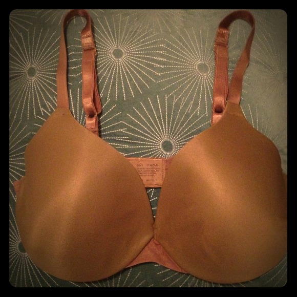 32D Bali bra. Built-in nipple petals. Never worn.