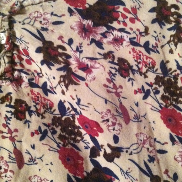Floral top!❗ - Picture 3 of 4