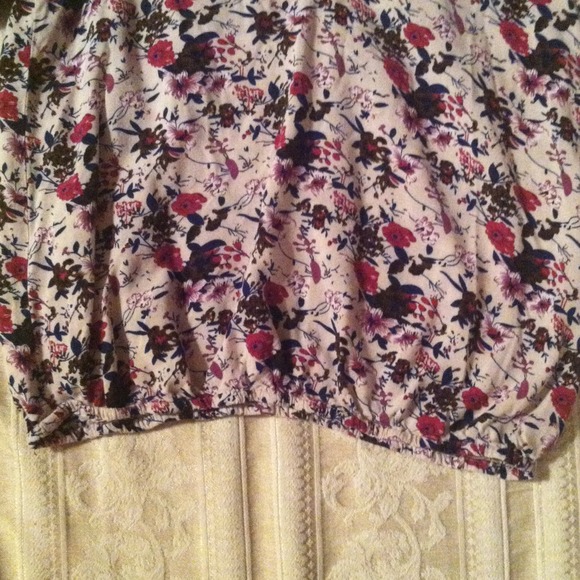Floral top!❗ - Picture 4 of 4