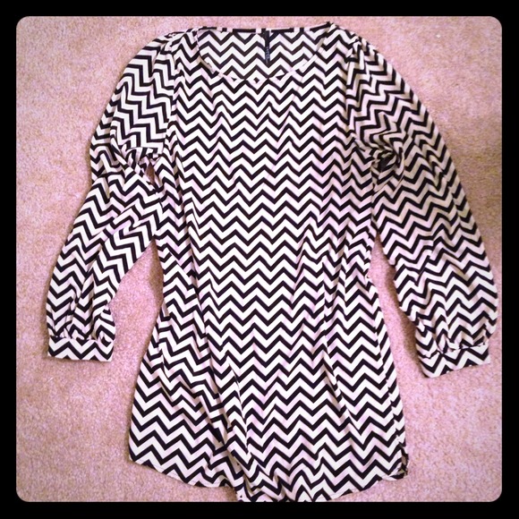 🚫Sold in bundle🚫Chevron Shift Dress