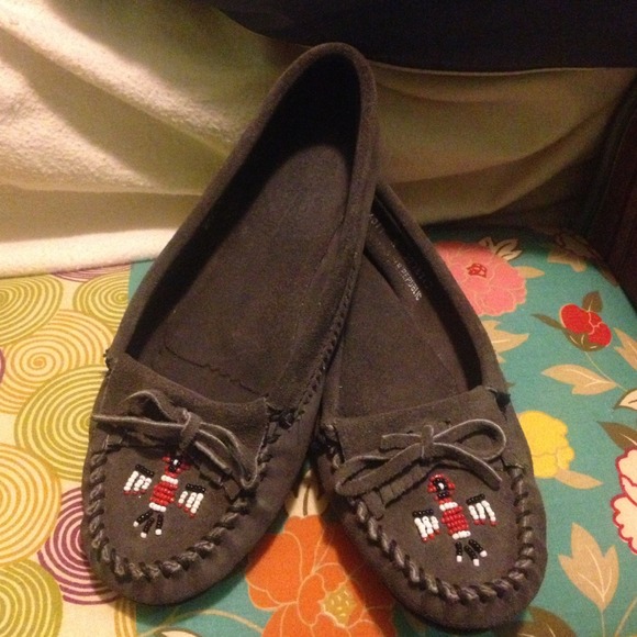 Minnetonka Moccasins- thunderbird