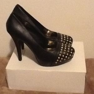 Olsenboye stud pumps
