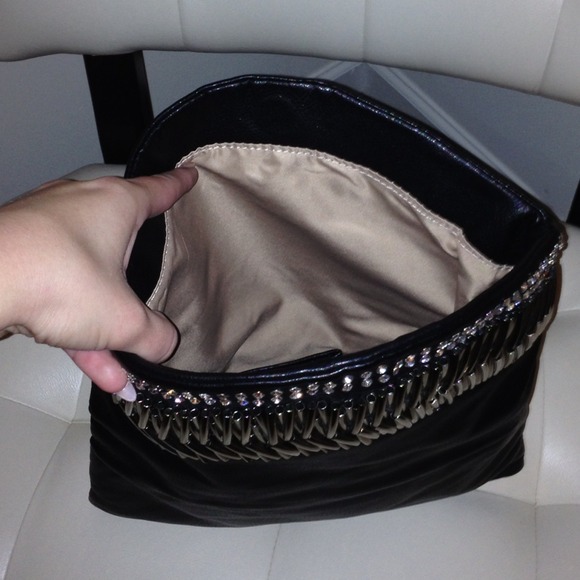 Stunning NWT Embellished Black Leather Clutch - Picture 2 of 4