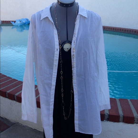 ❗️SOLD❗️Pre-loved White Button down Shirt
