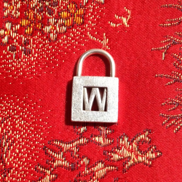 🎉 SOLD 🎉 Authentic TIFFANY&CO initial charm - Picture 1 of 2