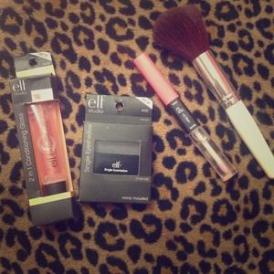 2 lipglosses + eyeshadow and brush