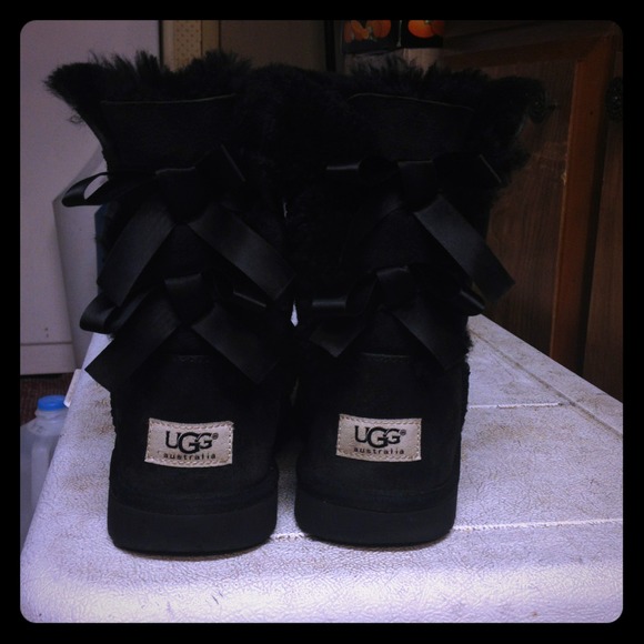 bailey ribbon black uggs